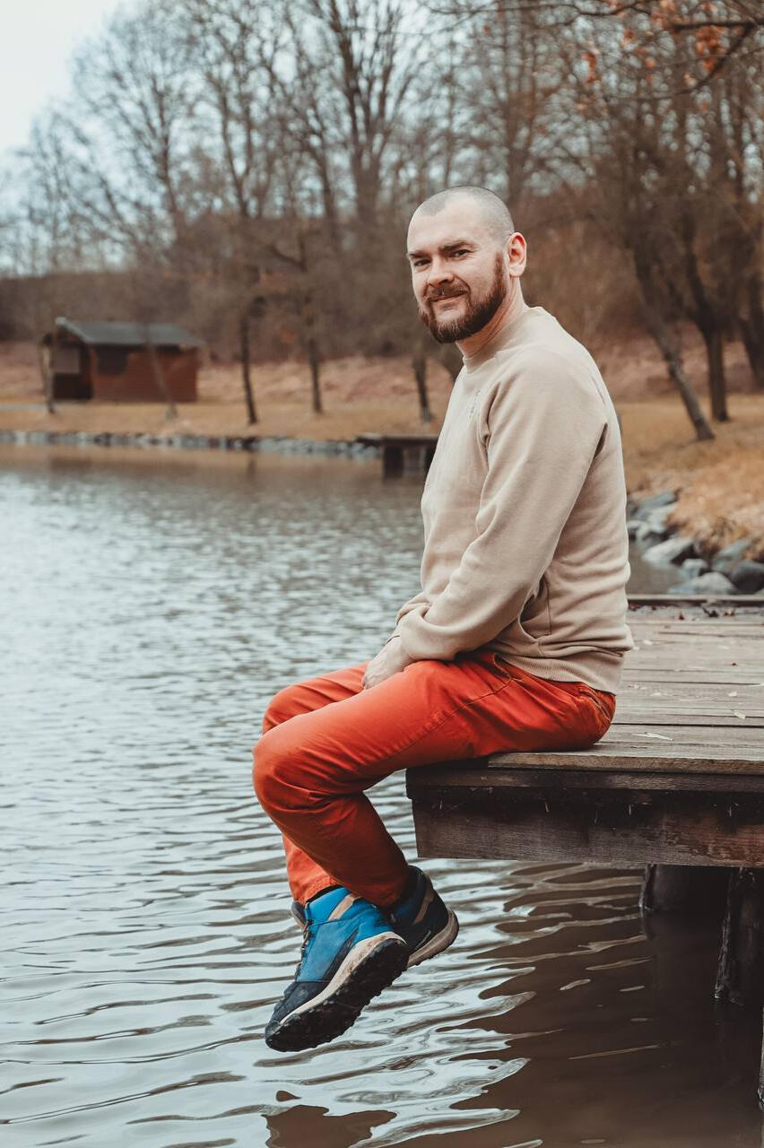 Český copywriter Lukáš Bednařík pomáhá klientům textovat i menší formáty jako jsou bannery a posty na sociální sítě.