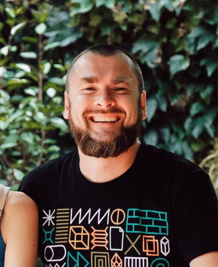 Zkušený copywriter Lukáš Bednařík vymýšlí poutavé a zapamatovatelné názvy firem.